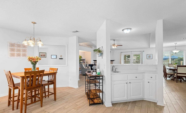 Building Photo - Updated 3 Bed/2 Bath - Close To Perdido Ke...
