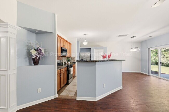 Building Photo - 5472 Shirley Jean Ct