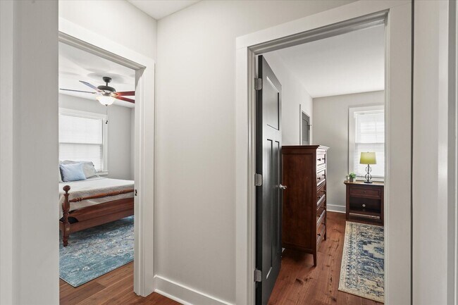 Building Photo - Short Term Only