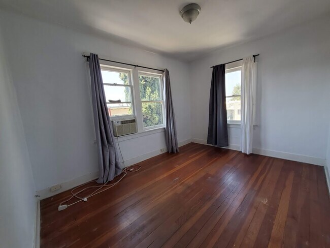 Building Photo - 817 Lucile Ave