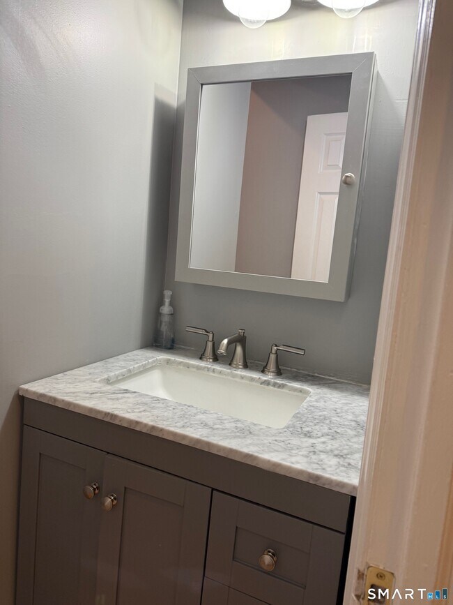 Building Photo - 40 Wilridge Rd