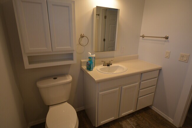 Building Photo - AVAILABLE 6/10/26 Adorable 2 bedroom cottage available long term off 30A! Huge screened in porch ...