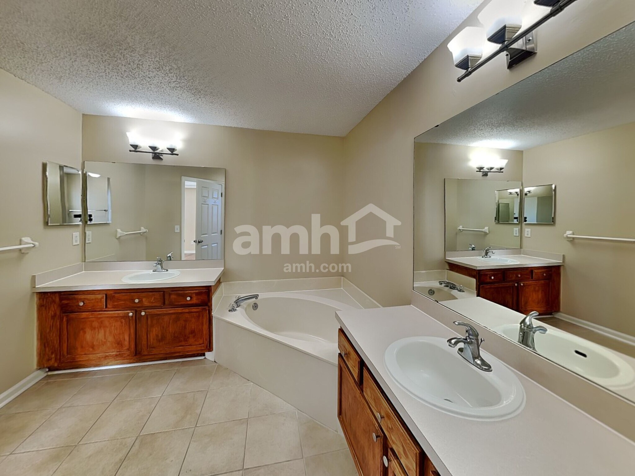 Building Photo - 3389 Westfield Dr