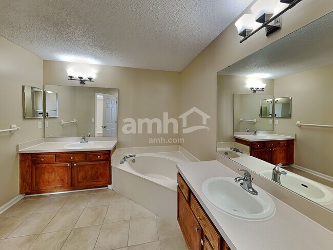 Building Photo - 3389 Westfield Dr