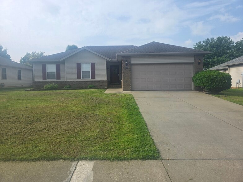 Home - Front - 4798 W Kingsbury St