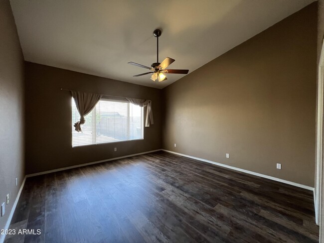 Building Photo - 721 E Jasper Dr