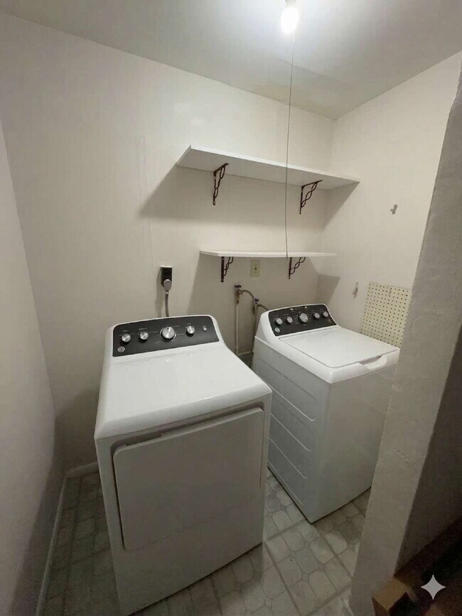 Building Photo - 5754 Nightingale Ct