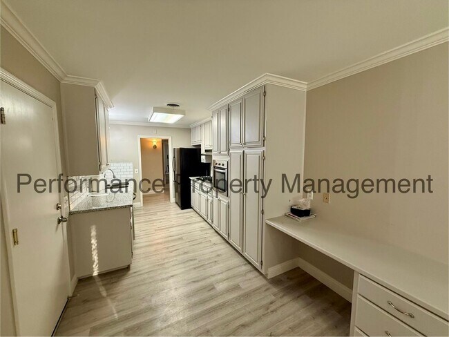 Building Photo - Beautiful 3 Bed/2 Bath NE Bakersfield Home w/ Pool, Solar & $0 Deposit Option