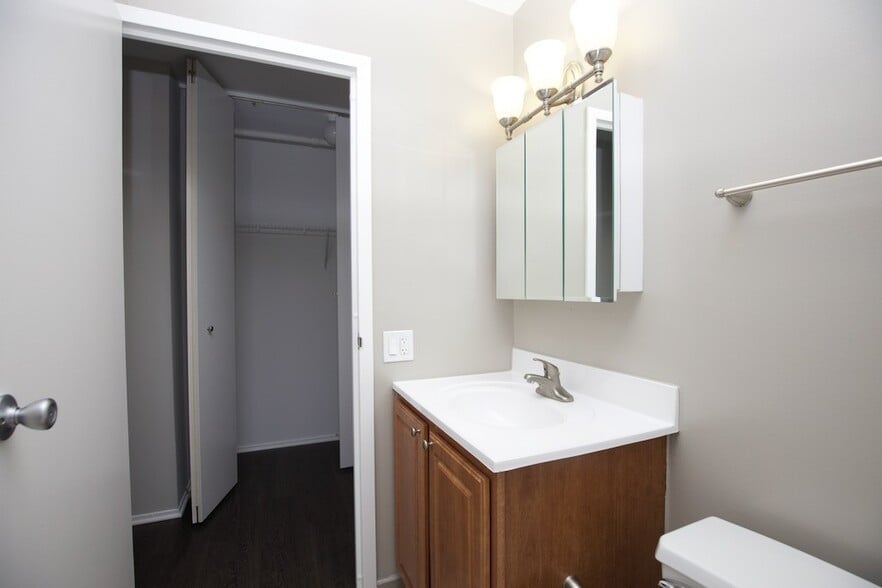 Building Photo - 4334 N Hazel St