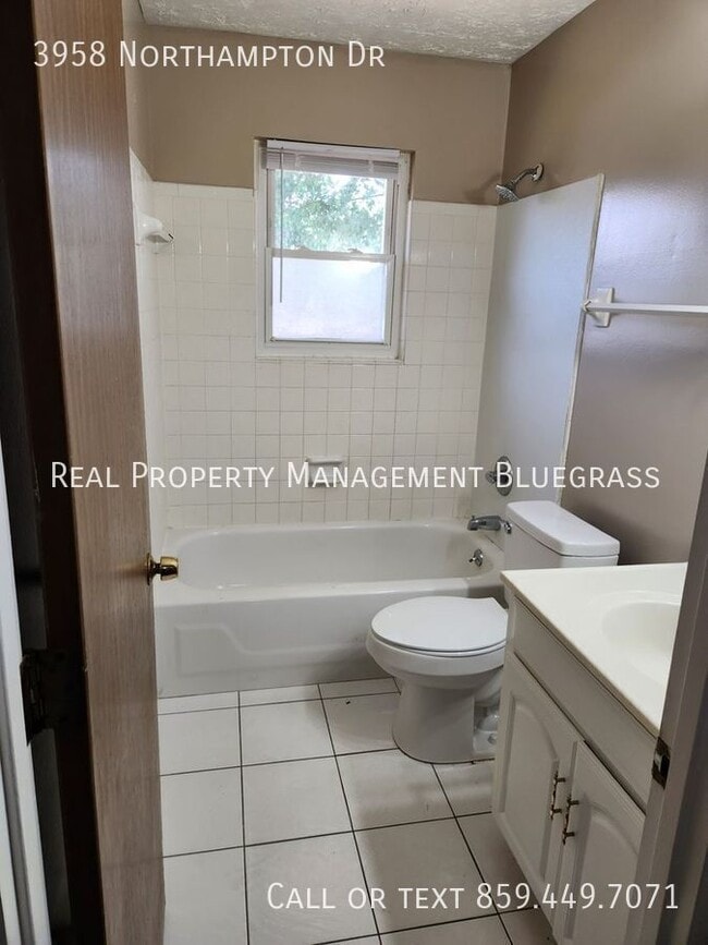 Building Photo - 3958 Northampton Dr