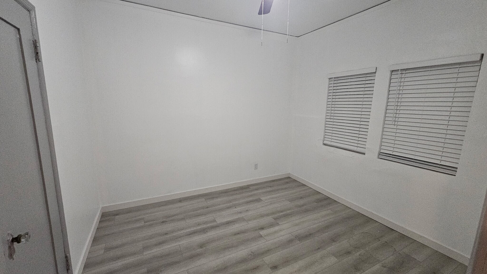 Building Photo - 1219 1/2 W 62nd St