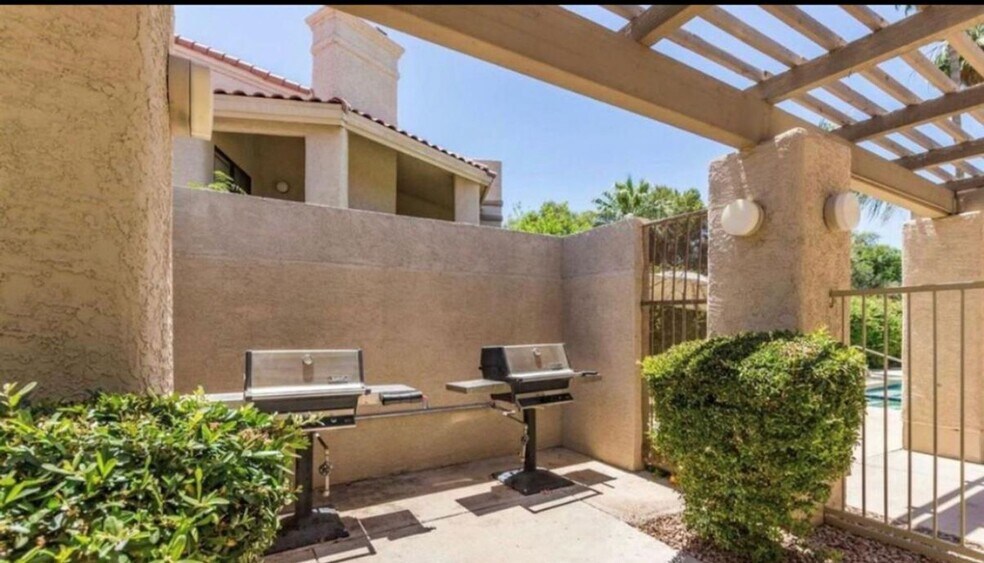 Building Photo - 9775 N 93rd Way