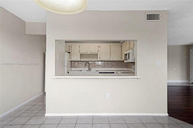 Building Photo - 9491 Evergreen Pl