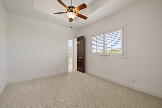 Building Photo - 4805 Mirador Dr