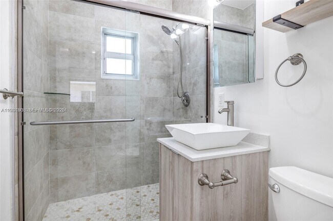 Building Photo - 415 SE 3rd Ave