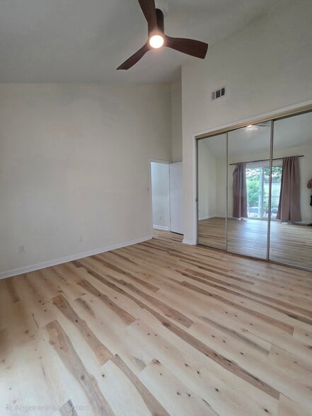 Building Photo - 647 Serramonte Dr