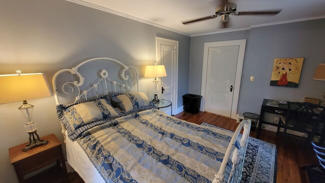 Building Photo - 2 Bed, 2 Bath Furnished Home in Greenville...