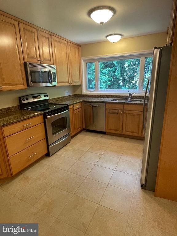 Building Photo - 1040 Warbler Pl