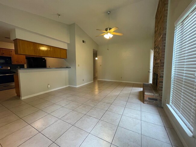 Building Photo - 1411 Waterloo Tr