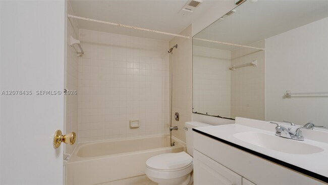 Building Photo - 114 Lake Emerald Dr