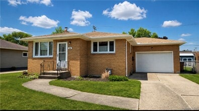 Building Photo - 36 Jamaica Ln