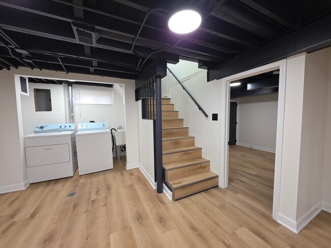 Building Photo - 5251 S Hamlin Ave