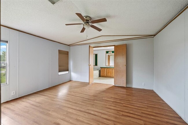 Building Photo - 360 Shady Oaks Dr