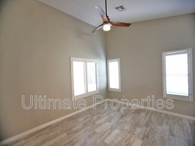 Building Photo - 3926 W Hackamore Dr