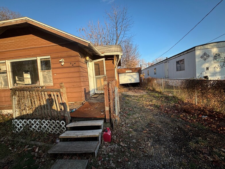 Building Photo - 924 N Edmond St