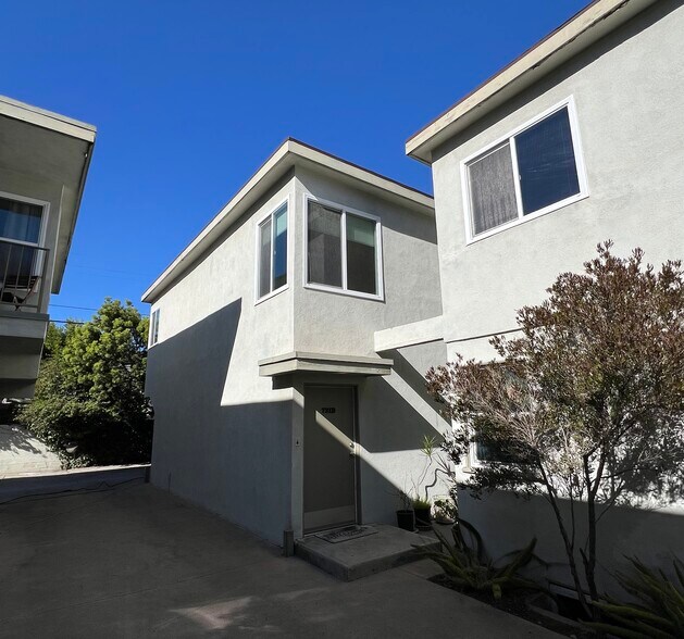 Top floor w/ garage below - 721 Cedar St