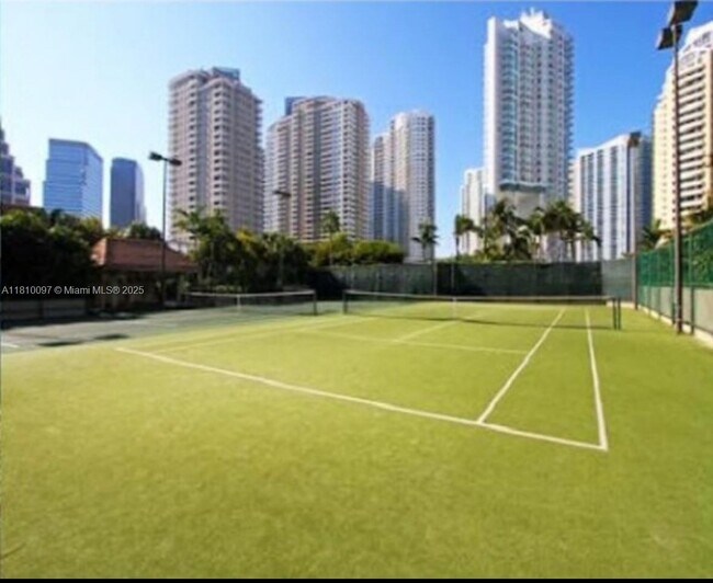 Building Photo - 520 Brickell Key Dr