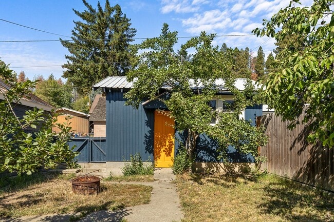 Building Photo - Inviting 3 Bed, 1 Bath Home in Roslyn, Whe...