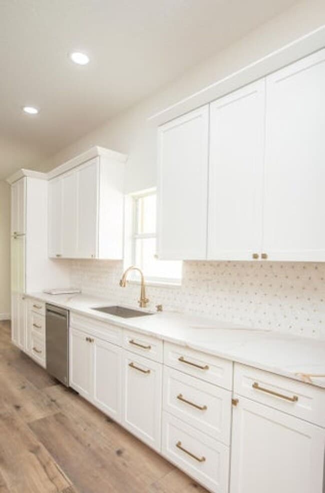 Building Photo - 10881 La Salinas Cir