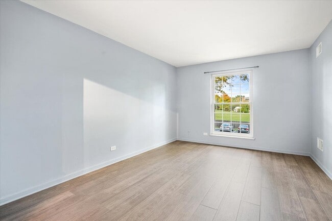Building Photo - 5200 Carriage Way Dr