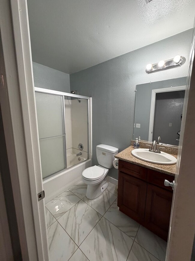 Building Photo - Nice home for rent in Hanford