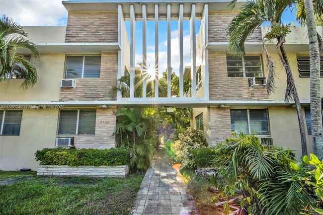 Building Photo - 4740 Pine Tree Dr