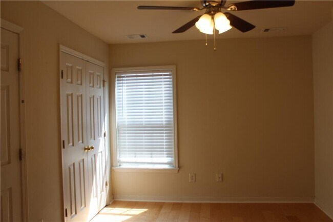 Building Photo - 1372 Dukes Creek Dr