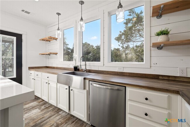 Building Photo - 2301 Wegner Rd