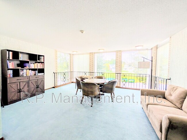 Building Photo - 2700 Dale St N