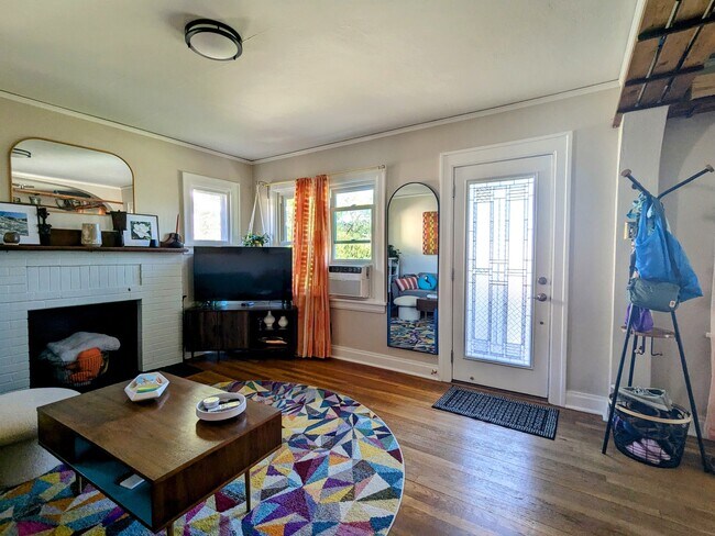 Living Room - 609 Randall Ave