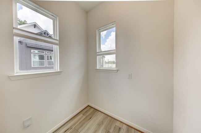 Building Photo - 1526 Ojeman Rd