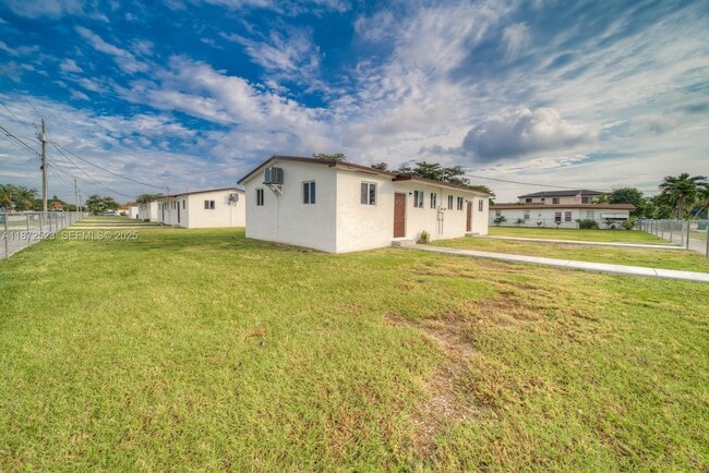 Building Photo - 17725 SW 103rd Ave