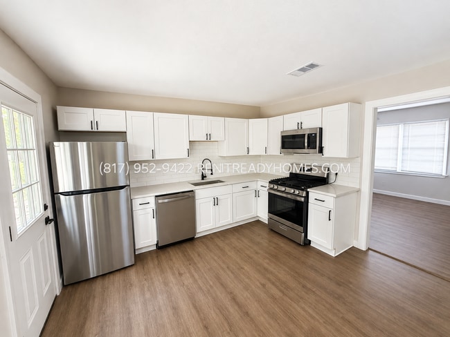 Building Photo - 3733 Columbine Dr