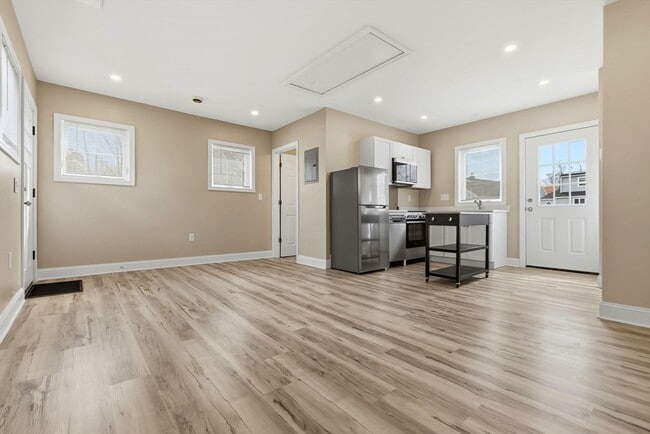 Building Photo - 9 Winthrop Ave