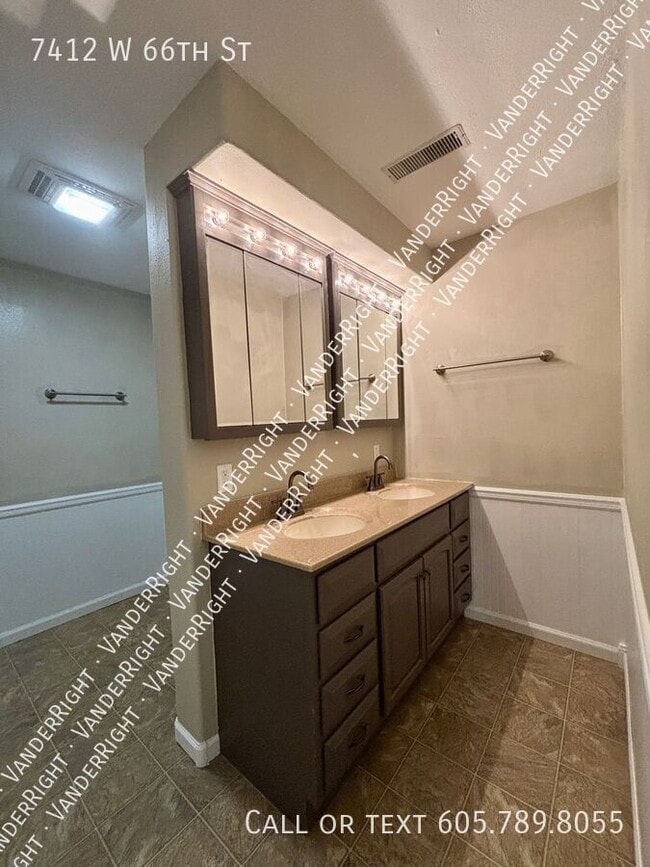 Building Photo - 7412 W 66th St