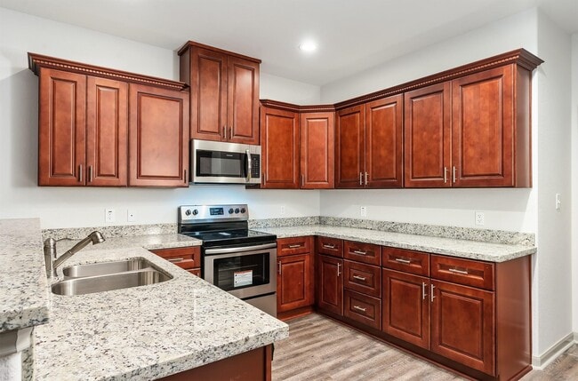 Building Photo - 918 Shady Ln