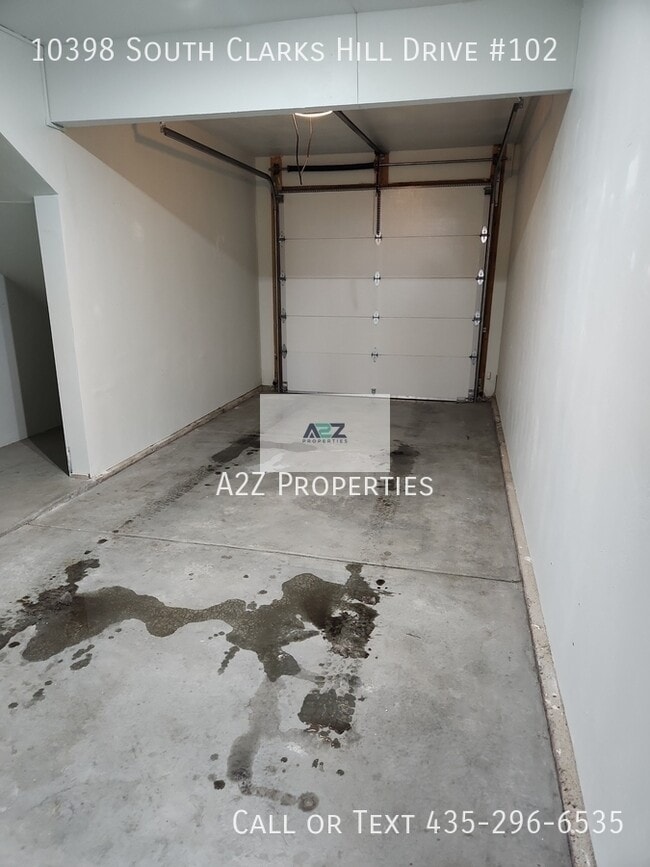 Building Photo - 10398 S Clarks Hill Dr