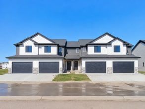Building Photo - 6941 Holly Ct