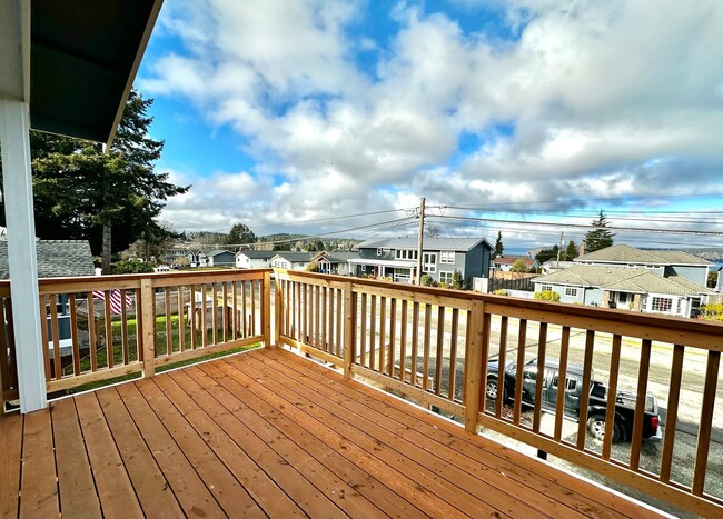 Building Photo - Stunning new home (2025) in North Tacoma –...