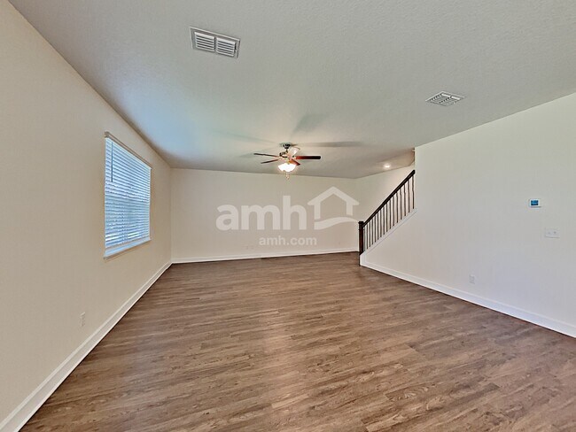 Building Photo - 3015 Creek Village Ln